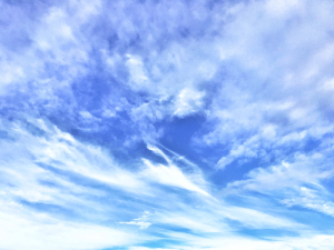 白と青のグラデーション（空の風景）