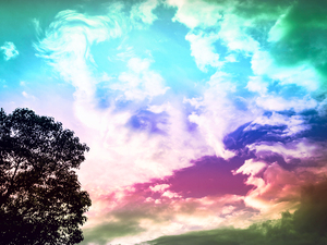 カラフルな空の風景（虹色）