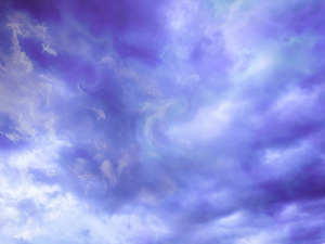 空と風と紫色の雲