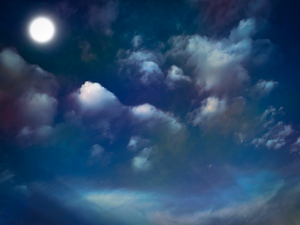 月と夜の雲