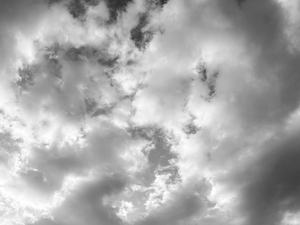 厚い雲モノクロ