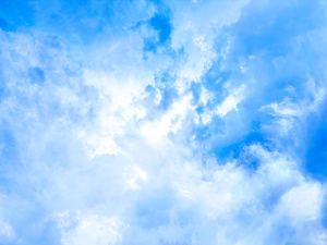 白と青が混ざる空