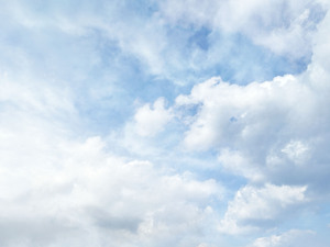 青空を隠す白い雲