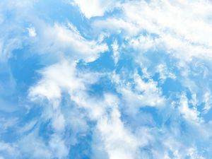 スカイブルーと白い雲
