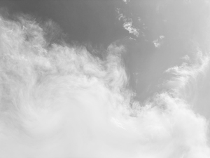 ふわふわの雲 モノクロ