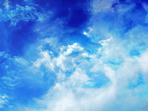 嵐が来る前の青い空