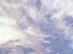 不気味な白い空